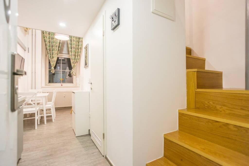 Apartma N'Poznam Tobacna Ljubljana Eksteriør billede