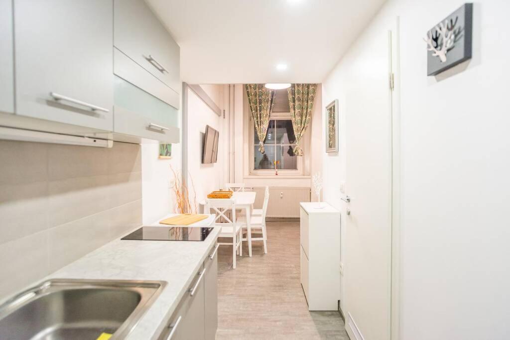 Apartma N'Poznam Tobacna Ljubljana Eksteriør billede